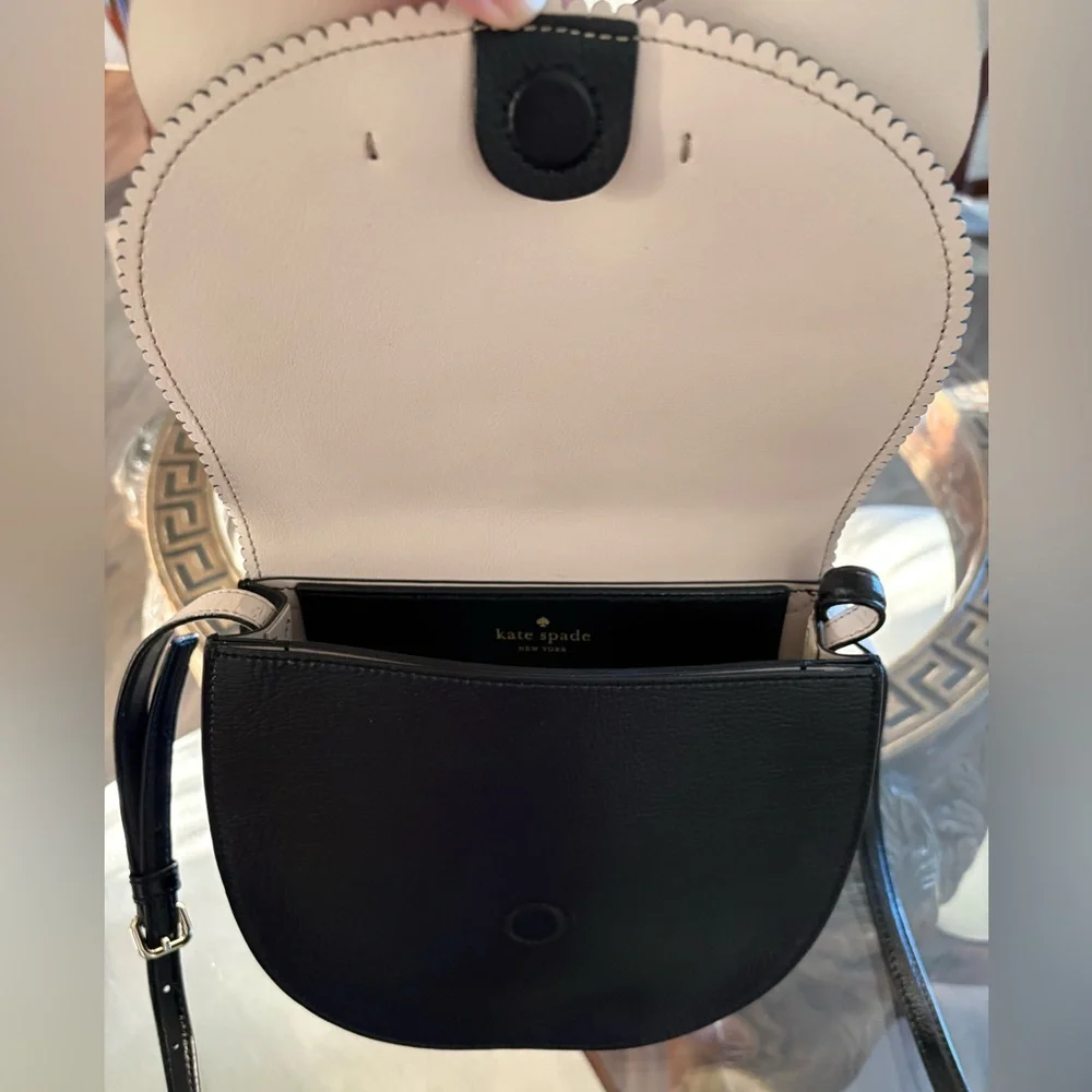 ♠️♠️KATE SPADE VANDERBILT PLACE TEGAN BOW BLACK LEATHER CROSSBODY BAG!♠️♠️ - Picture 4 of 7